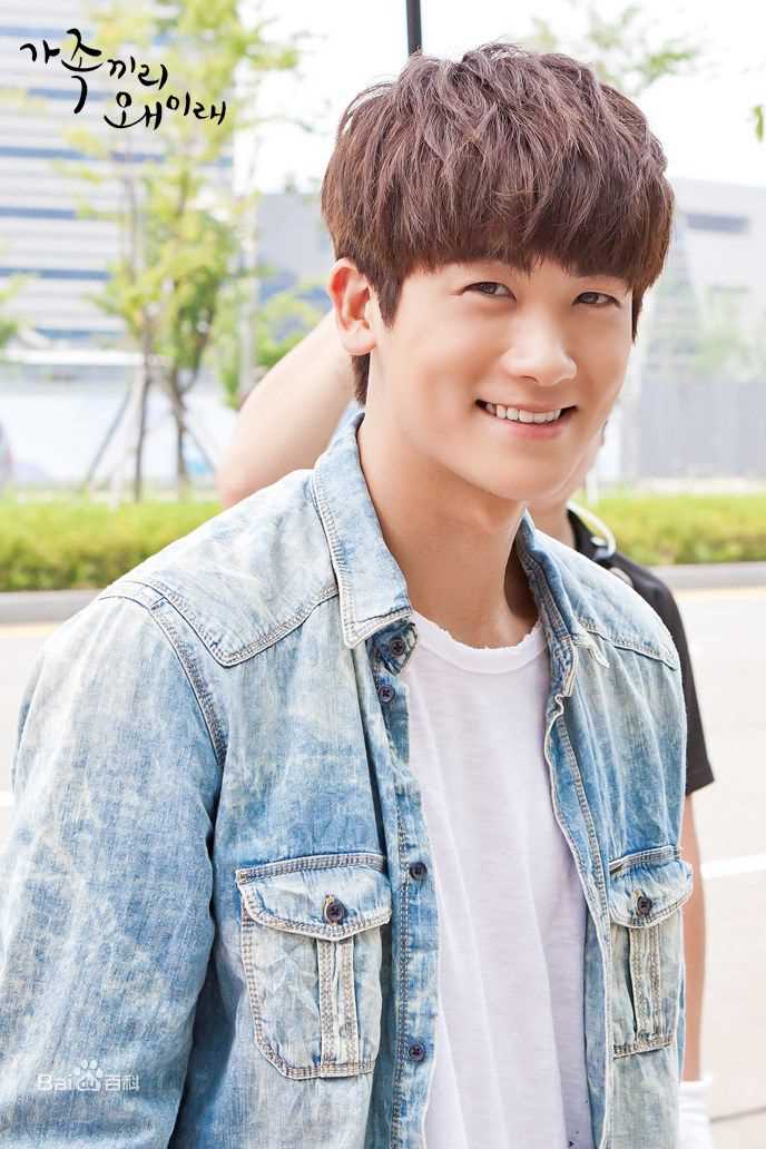 朴炯植(，Park Hyung Sik)在《家族之间何必这样》（2014）中的