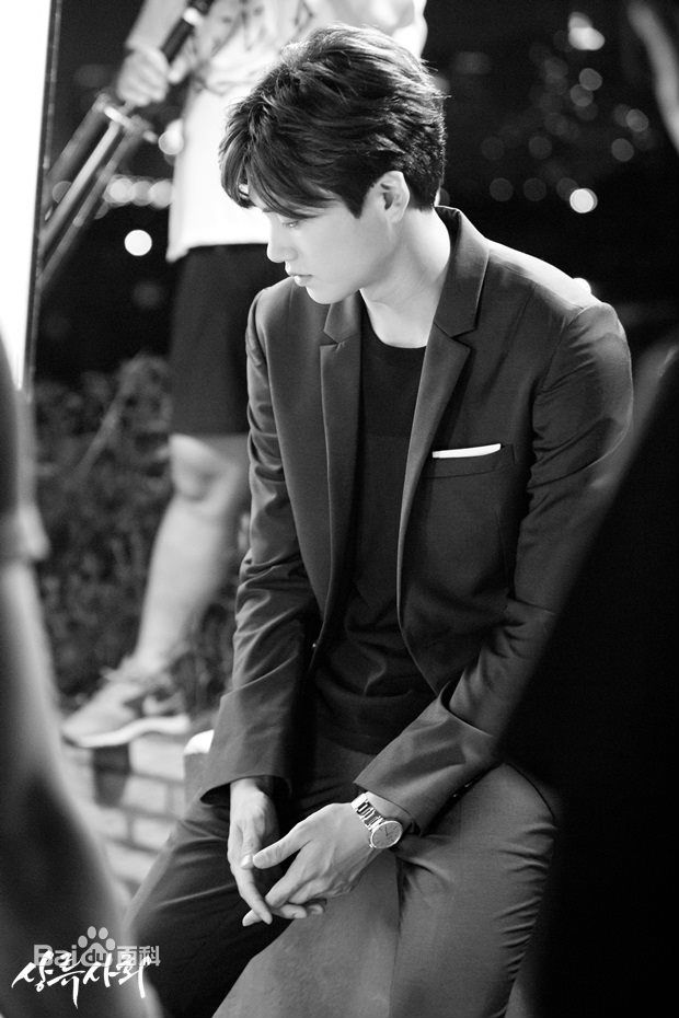 精选朴炯植(，Park Hyung Sik)在《上流社会》（2015）中的图册