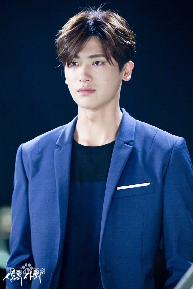 精选朴炯植(，Park Hyung Sik)在《上流社会》（2015）中的图册