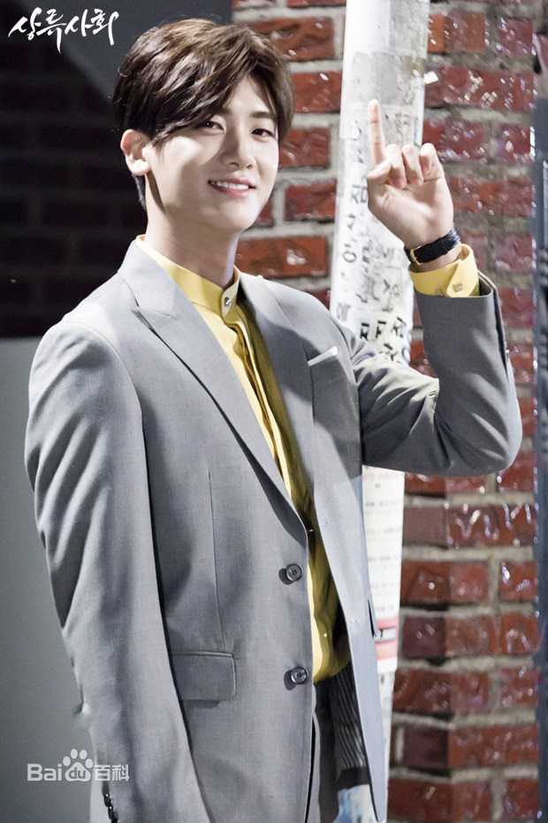 精选朴炯植(，Park Hyung Sik)在《上流社会》（2015）中的图册