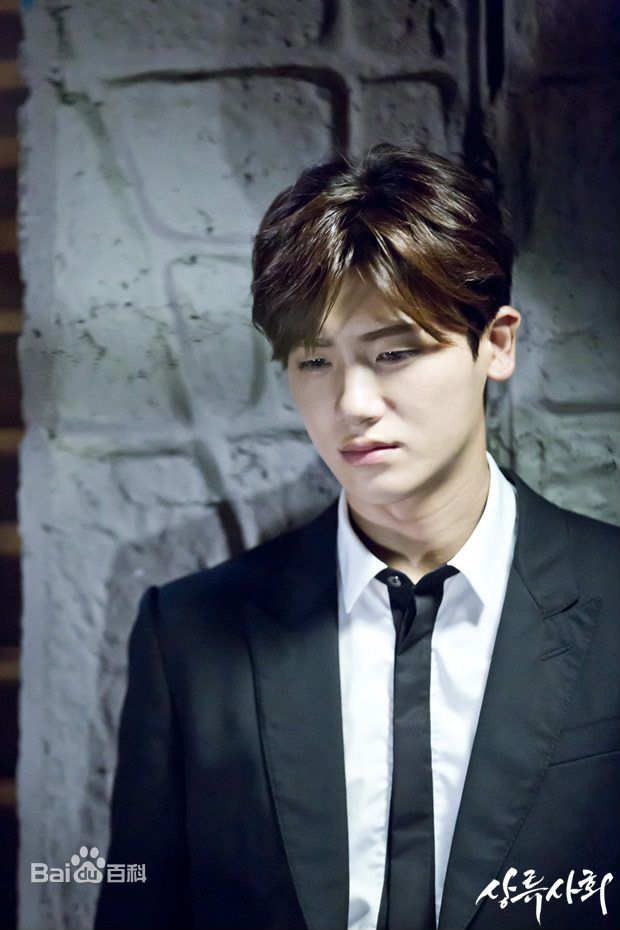 精选朴炯植(，Park Hyung Sik)在《上流社会》（2015）中的图册