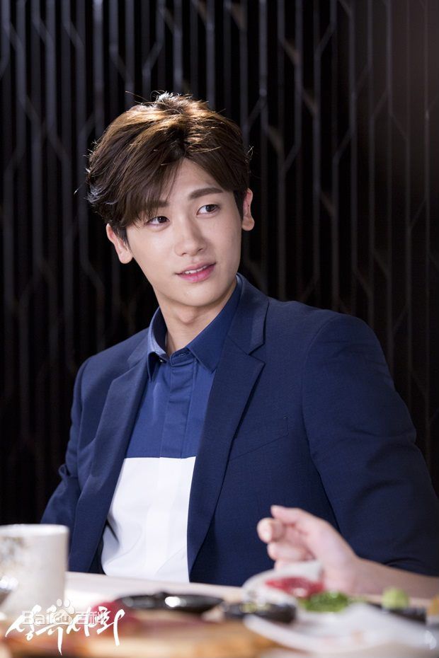 精选朴炯植(，Park Hyung Sik)在《上流社会》（2015）中的图册