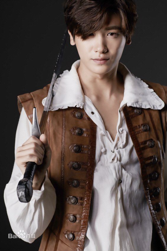 最优质朴炯植(，Park Hyung Sik)在音乐剧《三剑客》中的相册