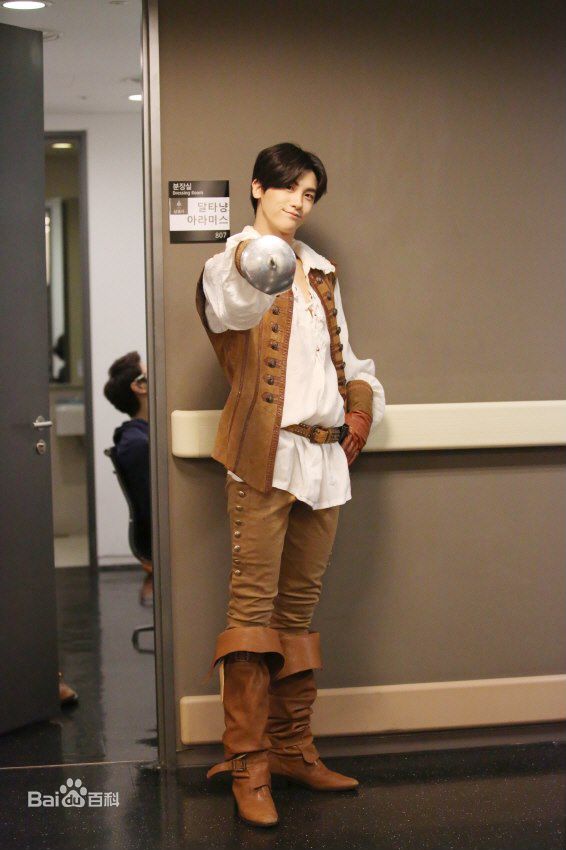 最优质朴炯植(，Park Hyung Sik)在音乐剧《三剑客》中的相册