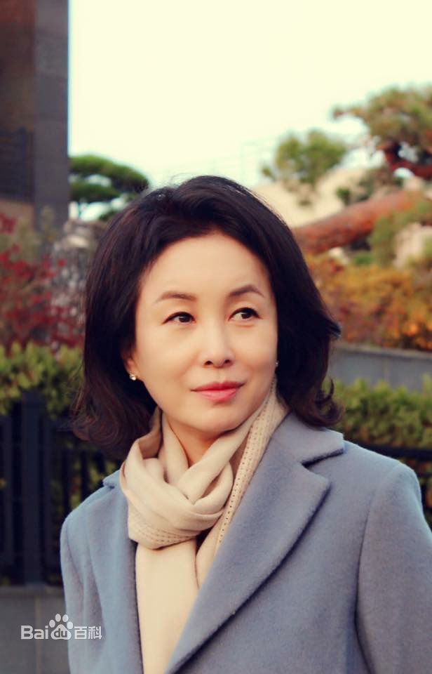 金美淑(，Kim Mi Sook)生活照壁纸壁纸