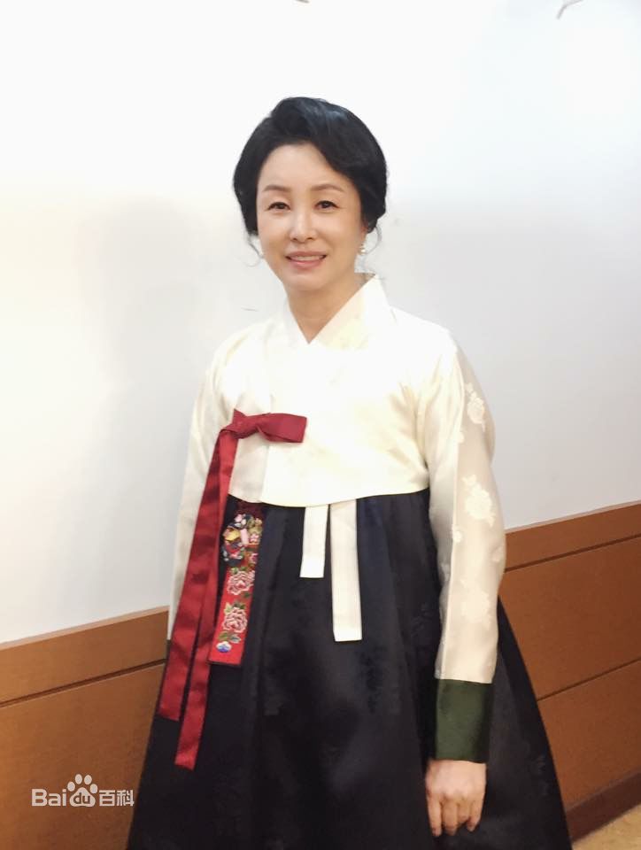 金美淑(，Kim Mi Sook)生活照壁纸壁纸