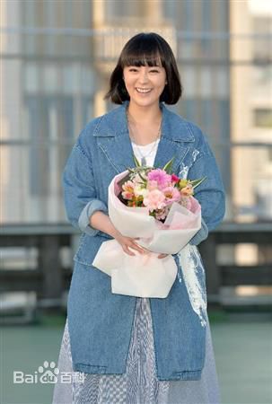 贯地谷诗穗梨(贯地谷しほり、Kanjiya Shihori)日本电影蓝丝带奖颁奖现场性感图片图集