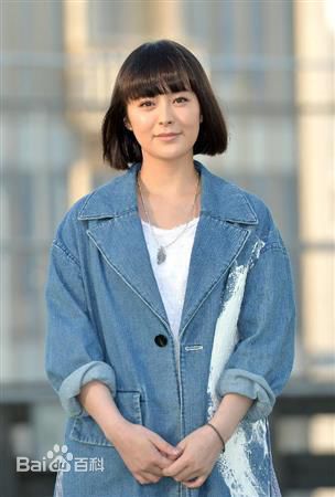 贯地谷诗穗梨(贯地谷しほり、Kanjiya Shihori)日本电影蓝丝带奖颁奖现场性感图片图集