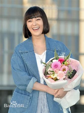 贯地谷诗穗梨(贯地谷しほり、Kanjiya Shihori)日本电影蓝丝带奖颁奖现场性感图片图集