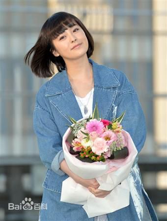 贯地谷诗穗梨(贯地谷しほり、Kanjiya Shihori)日本电影蓝丝带奖颁奖现场性感图片图集