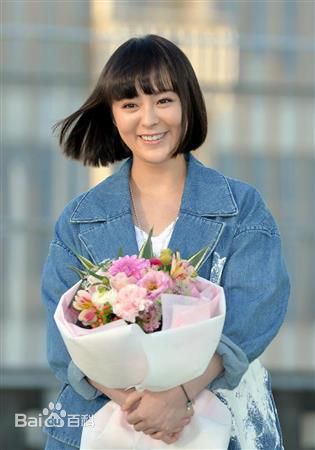 贯地谷诗穗梨(贯地谷しほり、Kanjiya Shihori)日本电影蓝丝带奖颁奖现场性感图片图集