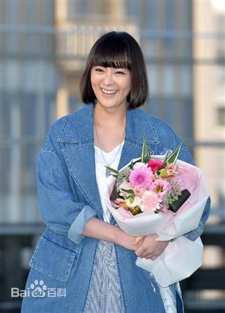 贯地谷诗穗梨(贯地谷しほり、Kanjiya Shihori)日本电影蓝丝带奖颁奖现场性感图片图集