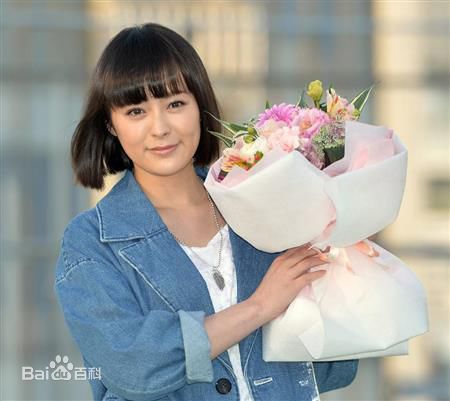 贯地谷诗穗梨(贯地谷しほり、Kanjiya Shihori)日本电影蓝丝带奖颁奖现场性感图片图集