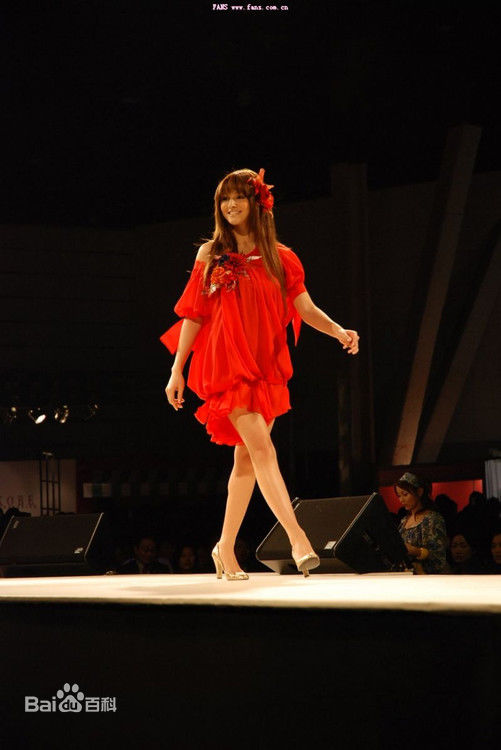 桥本丽香(はしもと れいか、Reika Hashimoto)模特走秀图生活照相册