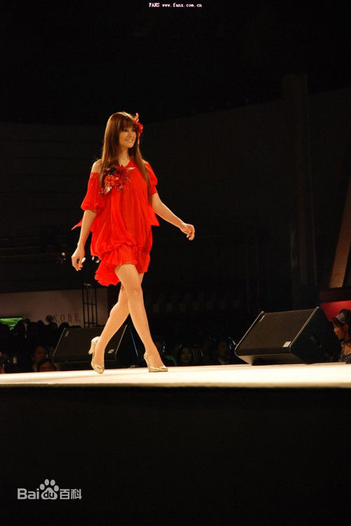 桥本丽香(はしもと れいか、Reika Hashimoto)模特走秀图生活照相册