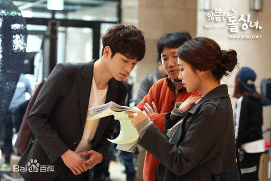 徐康俊(；Seo Kang Joon)别有用心的单身女性感图片图集