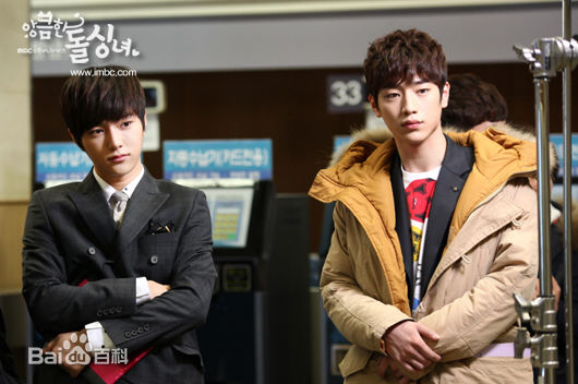 徐康俊(；Seo Kang Joon)别有用心的单身女性感图片图集