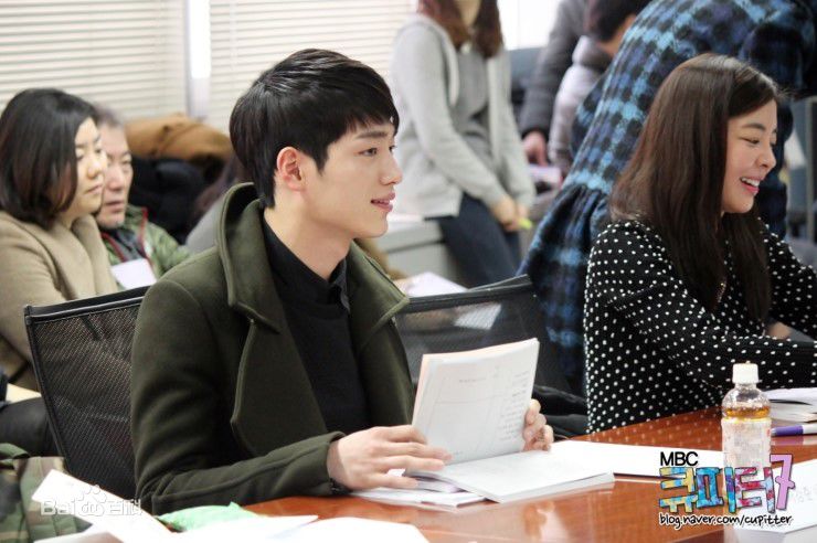 徐康俊(；Seo Kang Joon)别有用心的单身女性感图片图集