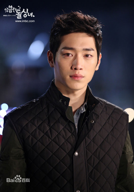 徐康俊(；Seo Kang Joon)别有用心的单身女性感图片图集