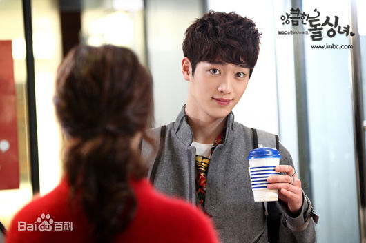 徐康俊(；Seo Kang Joon)别有用心的单身女性感图片图集