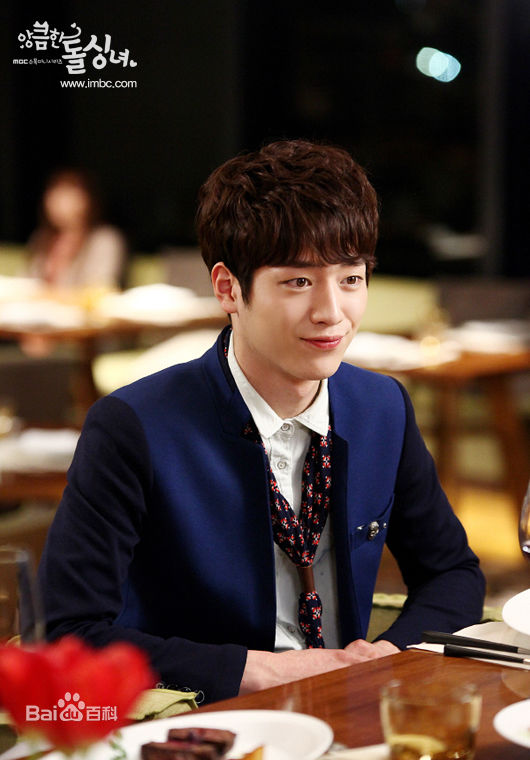 徐康俊(；Seo Kang Joon)别有用心的单身女性感图片图集