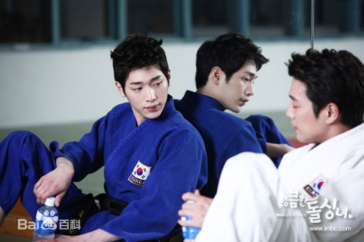 徐康俊(；Seo Kang Joon)别有用心的单身女性感图片图集