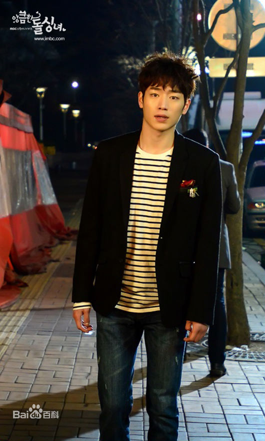 徐康俊(；Seo Kang Joon)别有用心的单身女性感图片图集