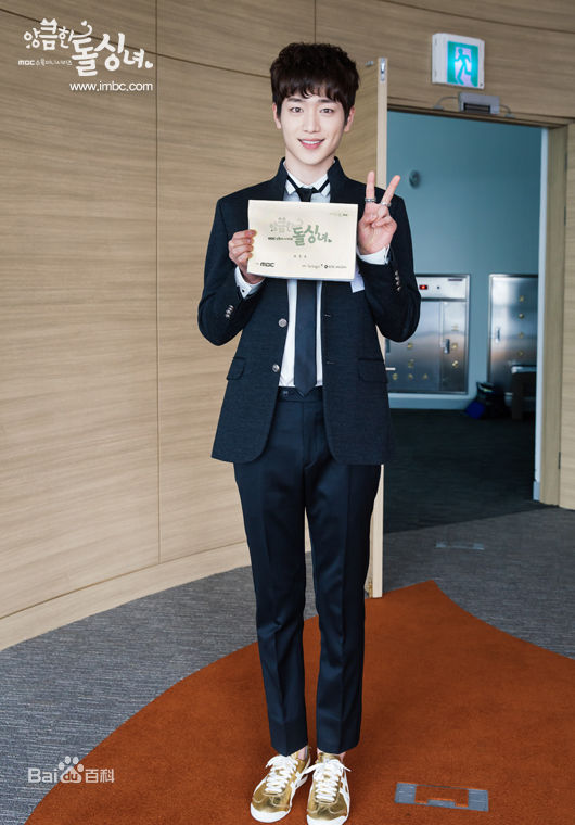 徐康俊(；Seo Kang Joon)别有用心的单身女性感图片图集