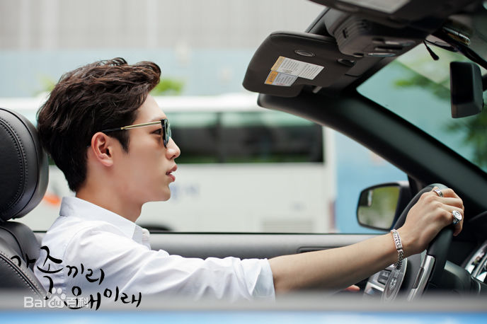 徐康俊(；Seo Kang Joon)家人之间为何这样前后照片