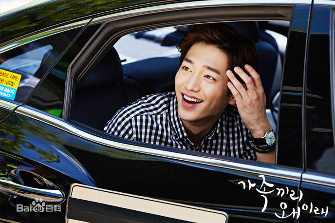 徐康俊(；Seo Kang Joon)家人之间为何这样前后照片