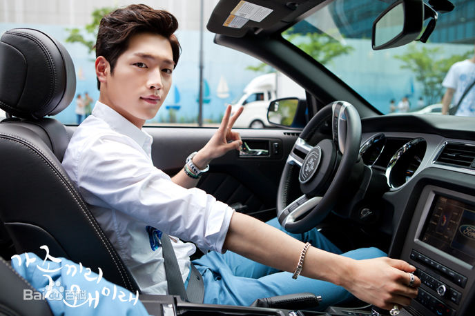 徐康俊(；Seo Kang Joon)家人之间为何这样前后照片