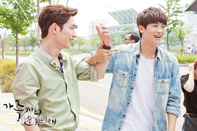 徐康俊(；Seo Kang Joon)家人之间为何这样前后照片