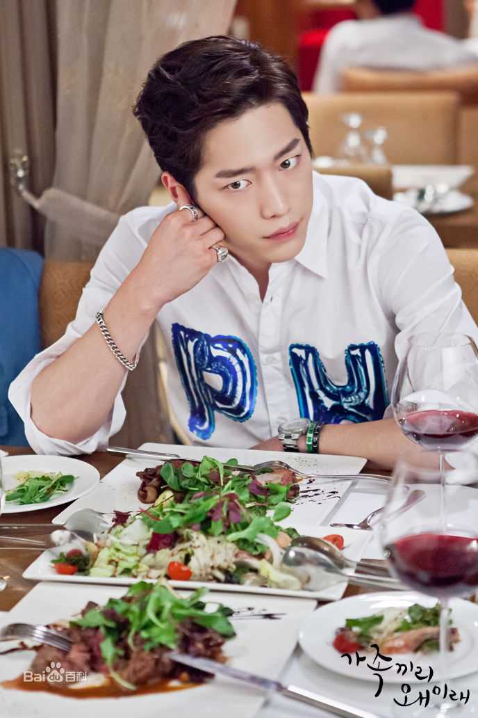 徐康俊(；Seo Kang Joon)家人之间为何这样前后照片