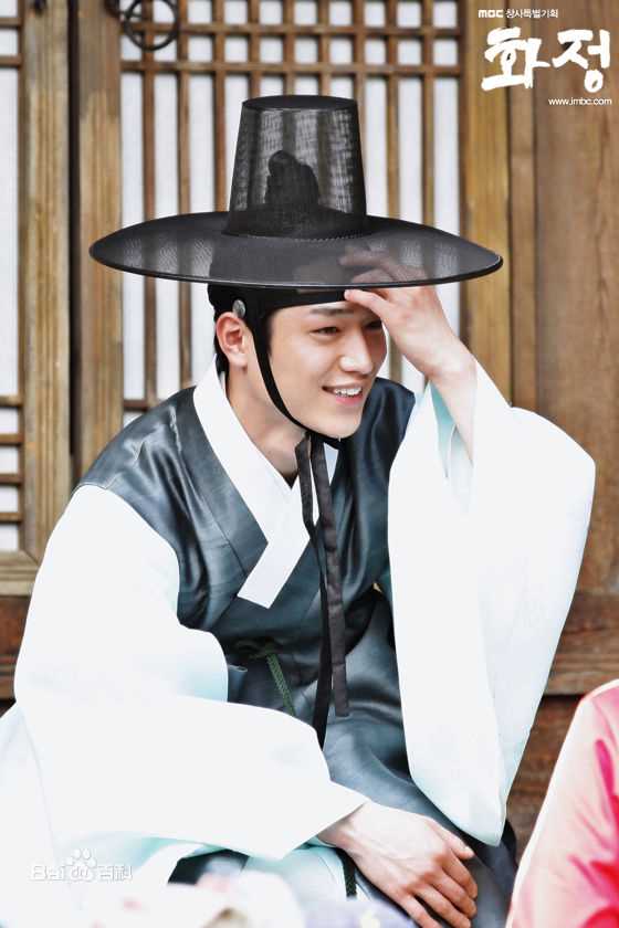 徐康俊(；Seo Kang Joon)华政性感图片图集