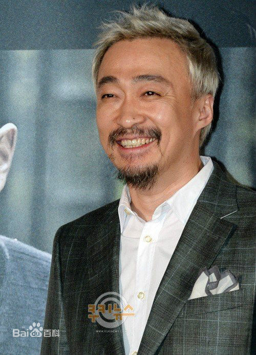 最新李圣旻()性感图片