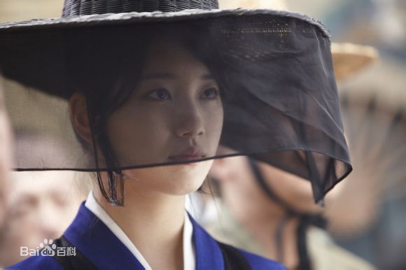 裴秀智((韩)、Suzy Bae(英)、Bae Sue Ji(罗马)、スジ(日))在谭汝蔚《九家之书》中的