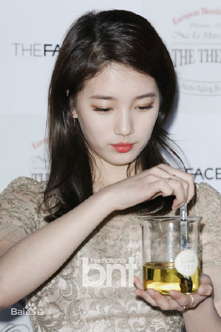 裴秀智((韩)、Suzy Bae(英)、Bae Sue Ji(罗马)、スジ(日))THE FACE SHOP活动素颜照相册