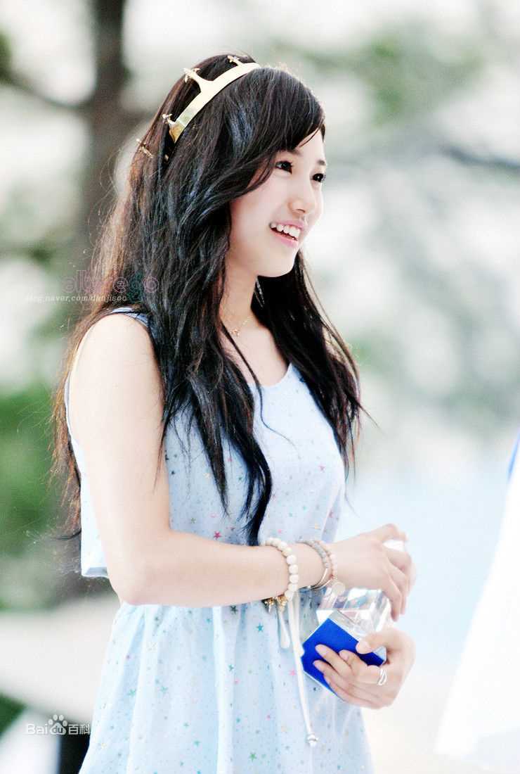 裴秀智((韩)、Suzy Bae(英)、Bae Sue Ji(罗马)、スジ(日))获奖、颁奖图图册