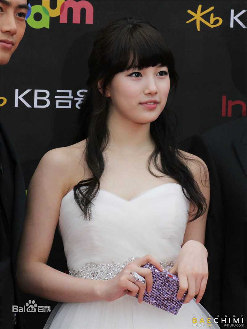 裴秀智((韩)、Suzy Bae(英)、Bae Sue Ji(罗马)、スジ(日))获奖、颁奖图图册