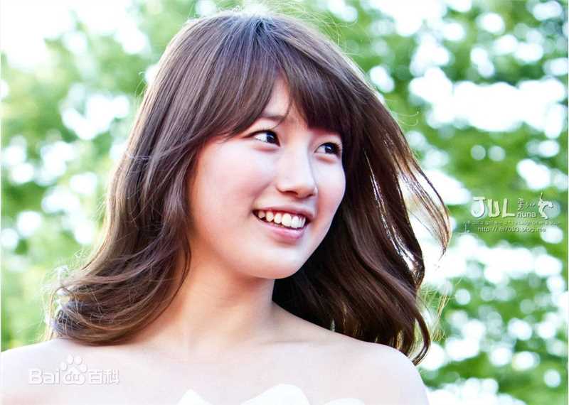 裴秀智((韩)、Suzy Bae(英)、Bae Sue Ji(罗马)、スジ(日))获奖、颁奖图图册