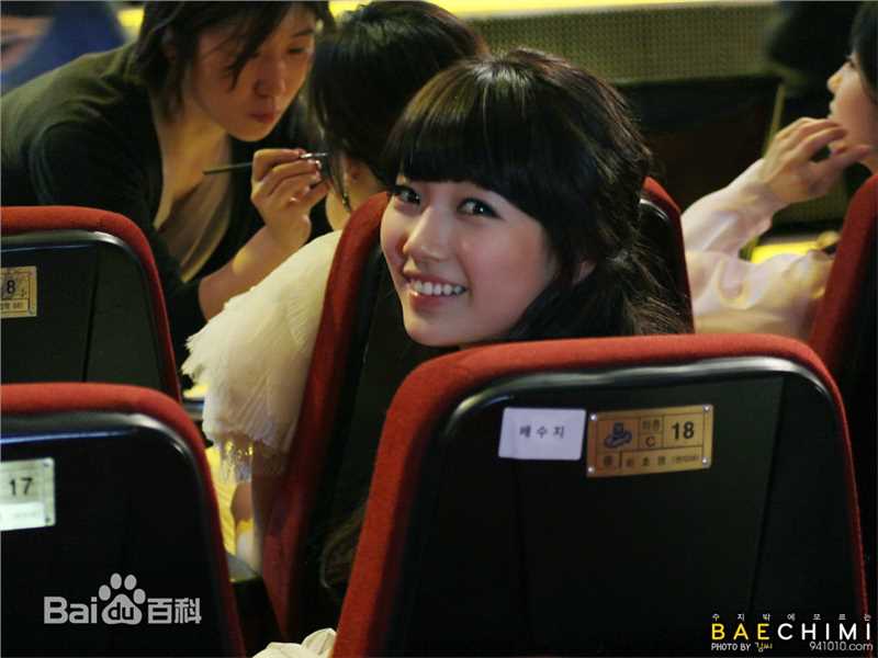 裴秀智((韩)、Suzy Bae(英)、Bae Sue Ji(罗马)、スジ(日))获奖、颁奖图图册