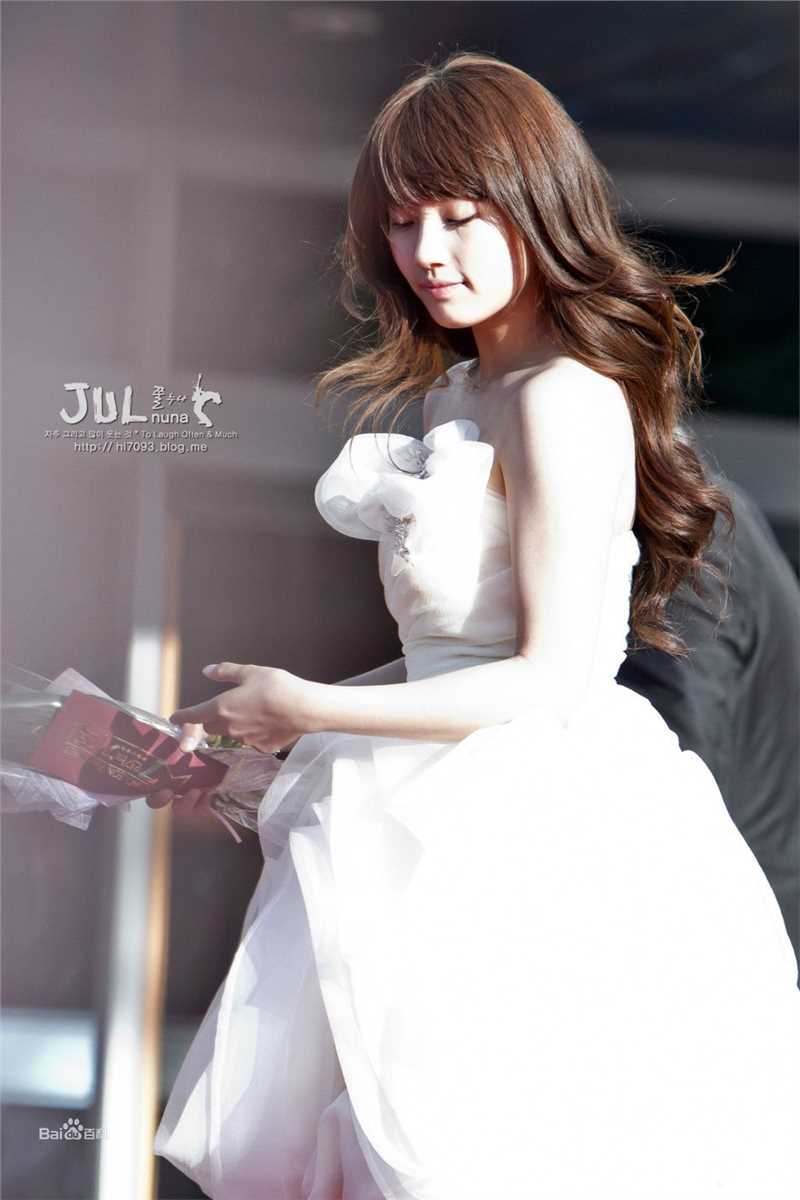 裴秀智((韩)、Suzy Bae(英)、Bae Sue Ji(罗马)、スジ(日))获奖、颁奖图图册