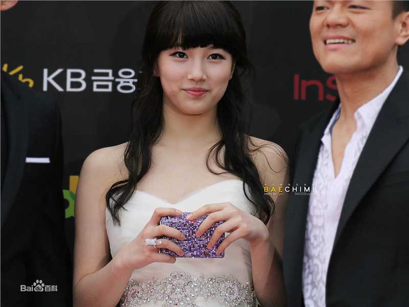 裴秀智((韩)、Suzy Bae(英)、Bae Sue Ji(罗马)、スジ(日))获奖、颁奖图图册