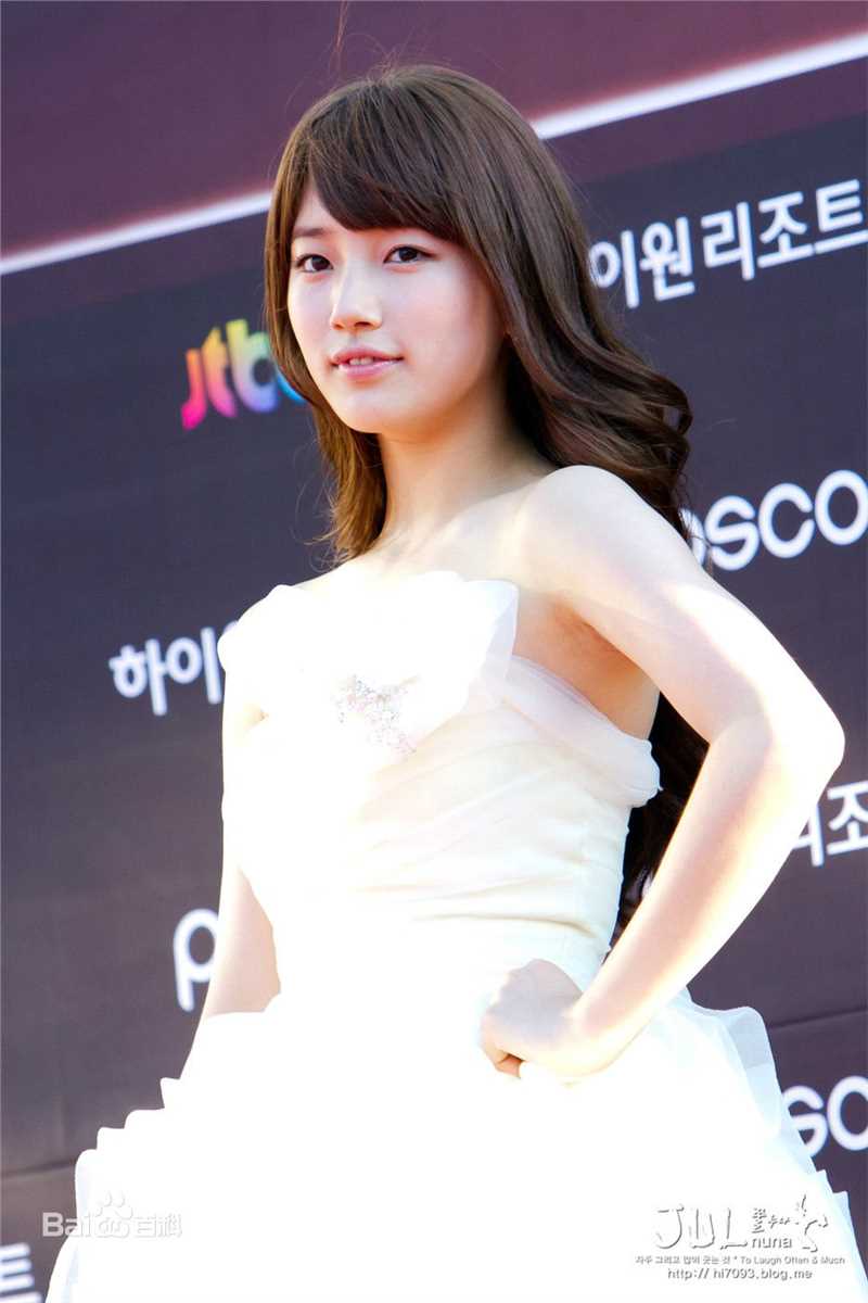 裴秀智((韩)、Suzy Bae(英)、Bae Sue Ji(罗马)、スジ(日))获奖、颁奖图图册