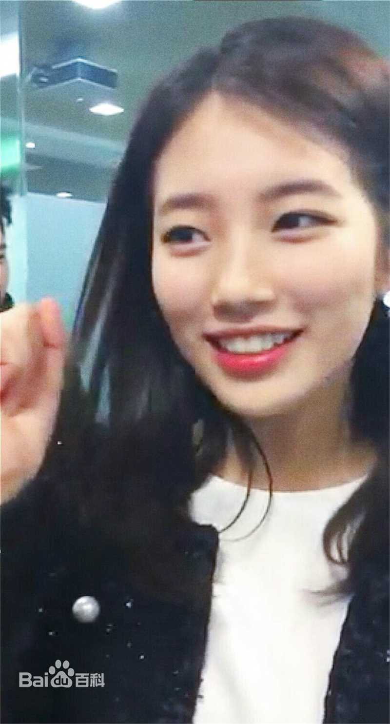 裴秀智((韩)、Suzy Bae(英)、Bae Sue Ji(罗马)、スジ(日))MLB活动性感图片图集