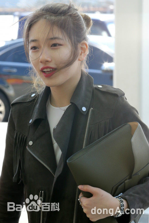 裴秀智((韩)、Suzy Bae(英)、Bae Sue Ji(罗马)、スジ(日))机场照前后照片