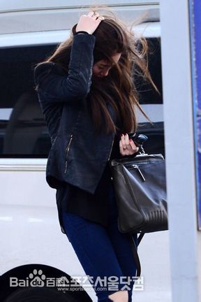 裴秀智((韩)、Suzy Bae(英)、Bae Sue Ji(罗马)、スジ(日))机场照前后照片