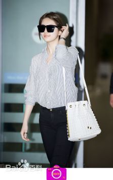 裴秀智((韩)、Suzy Bae(英)、Bae Sue Ji(罗马)、スジ(日))机场照前后照片