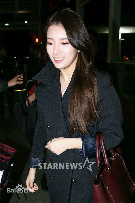 裴秀智((韩)、Suzy Bae(英)、Bae Sue Ji(罗马)、スジ(日))机场照前后照片