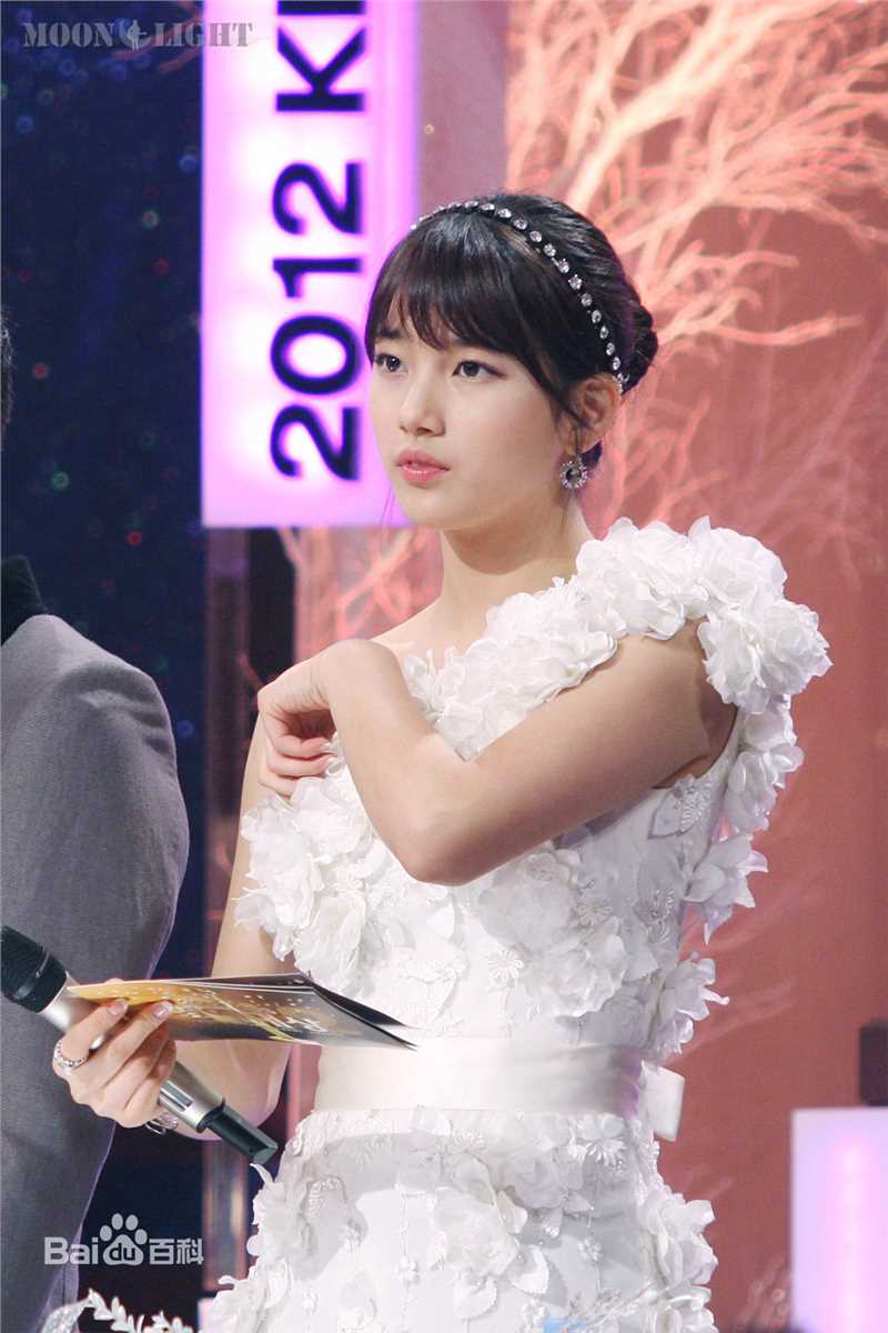 裴秀智((韩)、Suzy Bae(英)、Bae Sue Ji(罗马)、スジ(日))2012素颜照相册